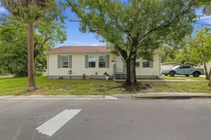 521 12th Ave W, Bradenton, FL 34205 - Photo 1