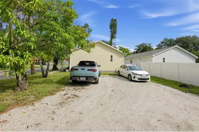 521 12th Avenue W, Bradenton, FL 34205 - Photo 2