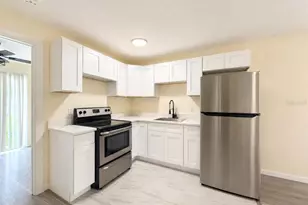 5633 Crissman Dr N, Saint Petersburg, FL 33714 - Photo 2