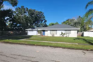 218 Crescent Ct E, Bradenton, FL 34208 - Photo 1