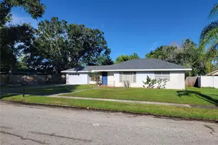 218 Crescent Ct E, Bradenton, FL 34208 - Photo 4
