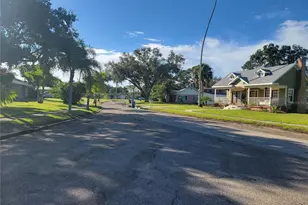 218 Crescent Ct E, Bradenton, FL 34208 - Photo 6