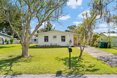 704 19th Avenue W, Palmetto, FL 34221 - Photo 2