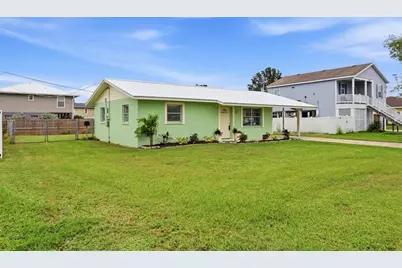340 51st Street W, Palmetto, FL 34221 - Photo 2