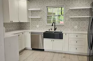 4453 Rayfield Dr, Sarasota, FL 34243 - Photo 4