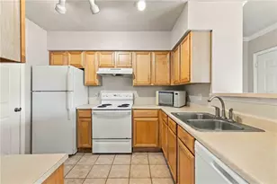 1015 Villagio Cir, Sarasota, FL 34237 - Photo 10