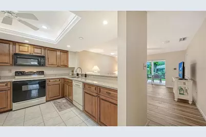 4207 Bowling Green Circle, Sarasota, FL 34233 - Photo 8