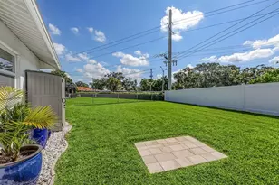 6717 Roxbury Dr, Sarasota, FL 34231 - Photo 36