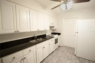 6377 Gateway Ave, Sarasota, FL 34231 - Photo 4