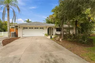 7402 Castle Dr, Sarasota, FL 34240 - Photo 6