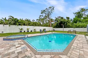 2501 32nd Ave W, Bradenton, FL 34205 - Photo 2