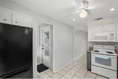 3185 Regatta Circle, Sarasota, FL 34231 - Photo 8