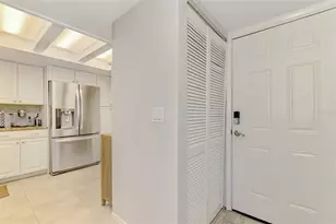 9226 Midnight Pass Rd, Sarasota, FL 34242 - Photo 8
