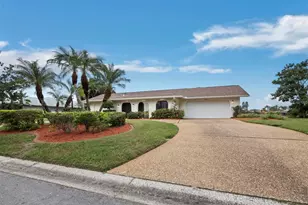 6945 Country Lakes Cir, Sarasota, FL 34243 - Photo 2