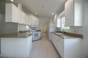 8876 Estepona Ct, Sarasota, FL 34238 - Photo 14