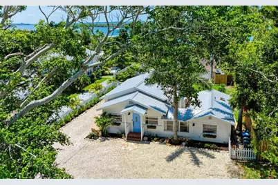 12204 45th Avenue Drive W, Cortez, FL 34215 - Photo 4