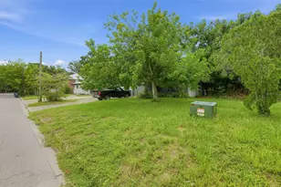 2219 11th Ave W, Bradenton, FL 34205 - Photo 4