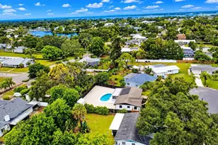 412 62nd St NW, Bradenton, FL 34209 - Photo 2