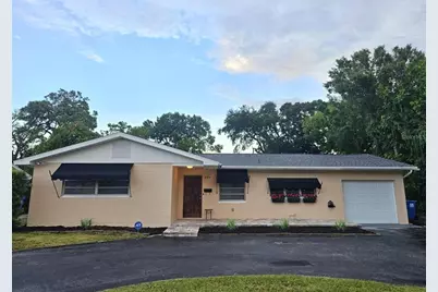 829 68th Avenue S, Saint Petersburg, FL 33705 - Photo 2