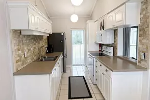 1837 Buccaneer Dr, Sarasota, FL 34231 - Photo 8
