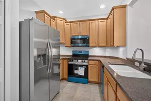 3707 Parkridge Cir, Sarasota, FL 34243 - Photo 4