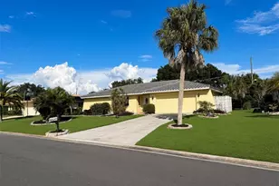 470 Rubens Dr E, Nokomis, FL 34275 - Photo 1