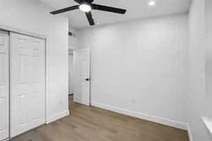334 E Cornelius Cir, Sarasota, FL 34232 - Photo 20