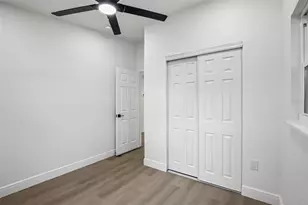 334 E Cornelius Cir, Sarasota, FL 34232 - Photo 22