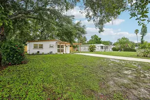 334 E Cornelius Cir, Sarasota, FL 34232 - Photo 4