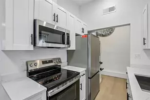 334 E Cornelius Cir, Sarasota, FL 34232 - Photo 14