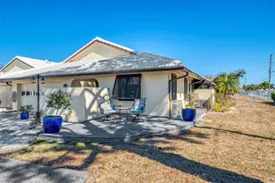 32 Pebble Rock Dr, Venice, FL 34293 - Photo 4