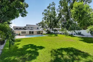 1709 Anastasia Wy S, Saint Petersburg, FL 33712 - Photo 8