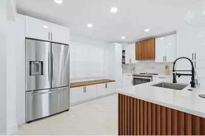 605 Sutton Place #101, Longboat Key, FL 34228 - Photo 6