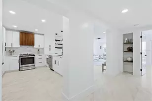 605 Sutton Pl, Longboat Key, FL 34228 - Photo 4