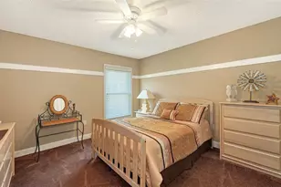 7975 Monticello Ln, Sarasota, FL 34243 - Photo 36