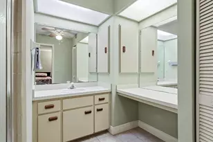 4006 75th Terrace E, Sarasota, FL 34243 - Photo 18