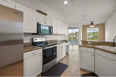 7002 Prosperity Circle #701, Sarasota, FL 34238 - Photo 4