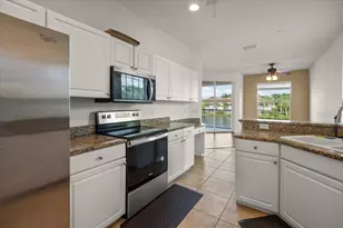 7002 Prosperity Cir, Sarasota, FL 34238 - Photo 4