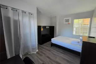 1014 Mecca Dr, Sarasota, FL 34234 - Photo 8