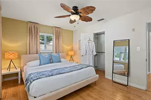 210 Briggs Ct, Sarasota, FL 34237 - Photo 6