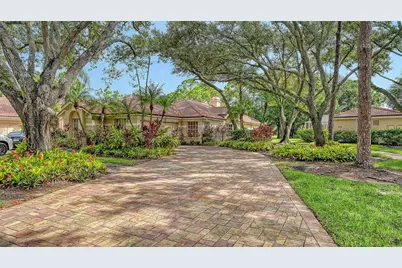3944 Lyndhurst Court, Sarasota, FL 34235 - Photo 2