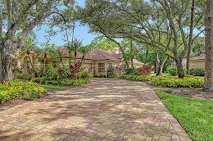 3944 Lyndhurst Ct, Sarasota, FL 34235 - Photo 2