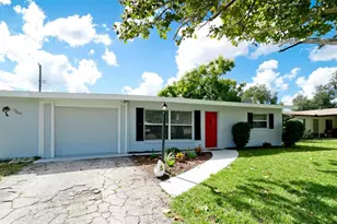 2205 24th Ave W, Bradenton, FL 34205 - Photo 2