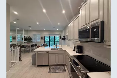5544 Cannes Circle, Sarasota, FL 34231 - Photo 6