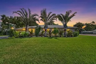 2755 S East Ave, Sarasota, FL 34239 - Photo 1