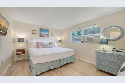 210 66th Street, Holmes Beach, FL 34217 - Photo 16