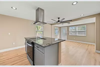 1815 12th Street S, Saint Petersburg, FL 33705 - Photo 16