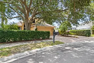 1009 45th St E, Bradenton, FL 34208 - Photo 8