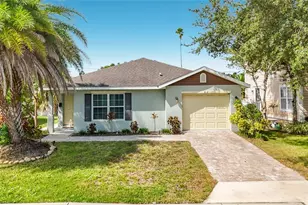 812 33rd St W, Bradenton, FL 34205 - Photo 1