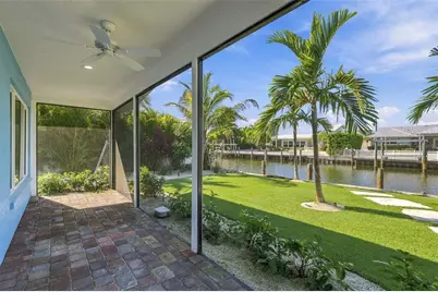 528 Key Royale Drive, Holmes Beach, FL 34217 - Photo 72